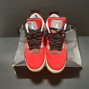 Jordan 4 toro bravo